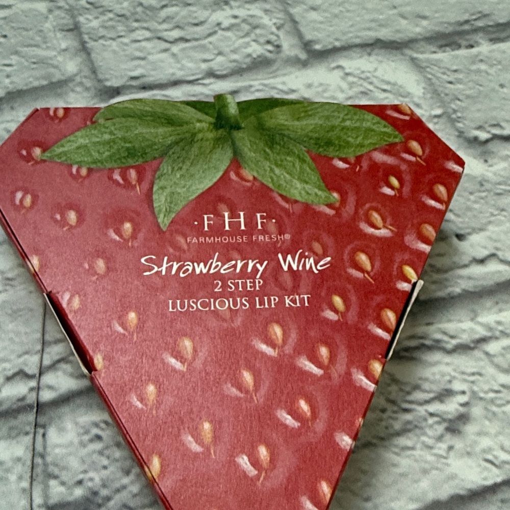 Farmhouse fresh FHF Blisberry Juicy Lip Therapy kit